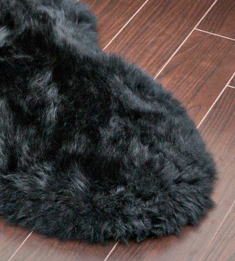 Black Sheepskin Rug (2' x 3'5")