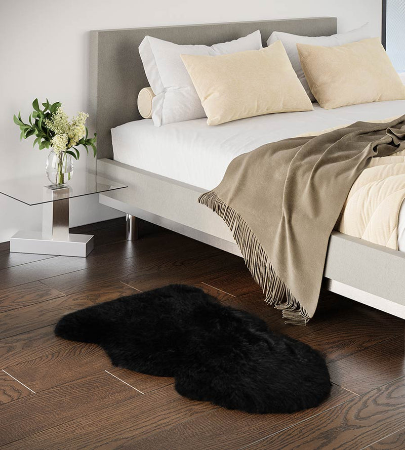 Black Sheepskin Rug (2' x 3'5")