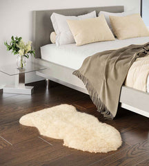 Champagne Sheepskin Rug (2' x 3'5