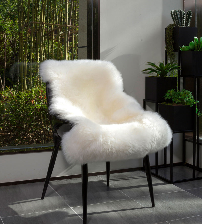 Ivory Sheepskin Rug (2' x 3'5")